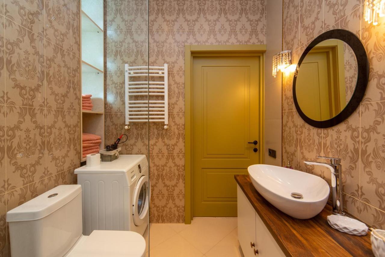 Luxury 4 Bedroom Apartment #1 In The City Center Of Tiflis Exterior foto